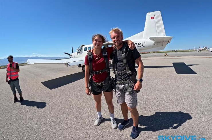 Hai VĐV freeski Ashley Caldwell và Justin Schoenefeld là một cặp đôi quyền lực