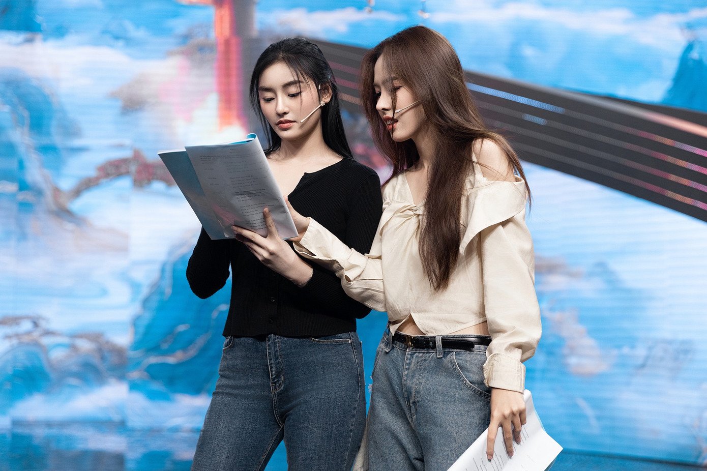 Hoa hậu, á hậu diễn chương trình đêm Giao thừa - 5