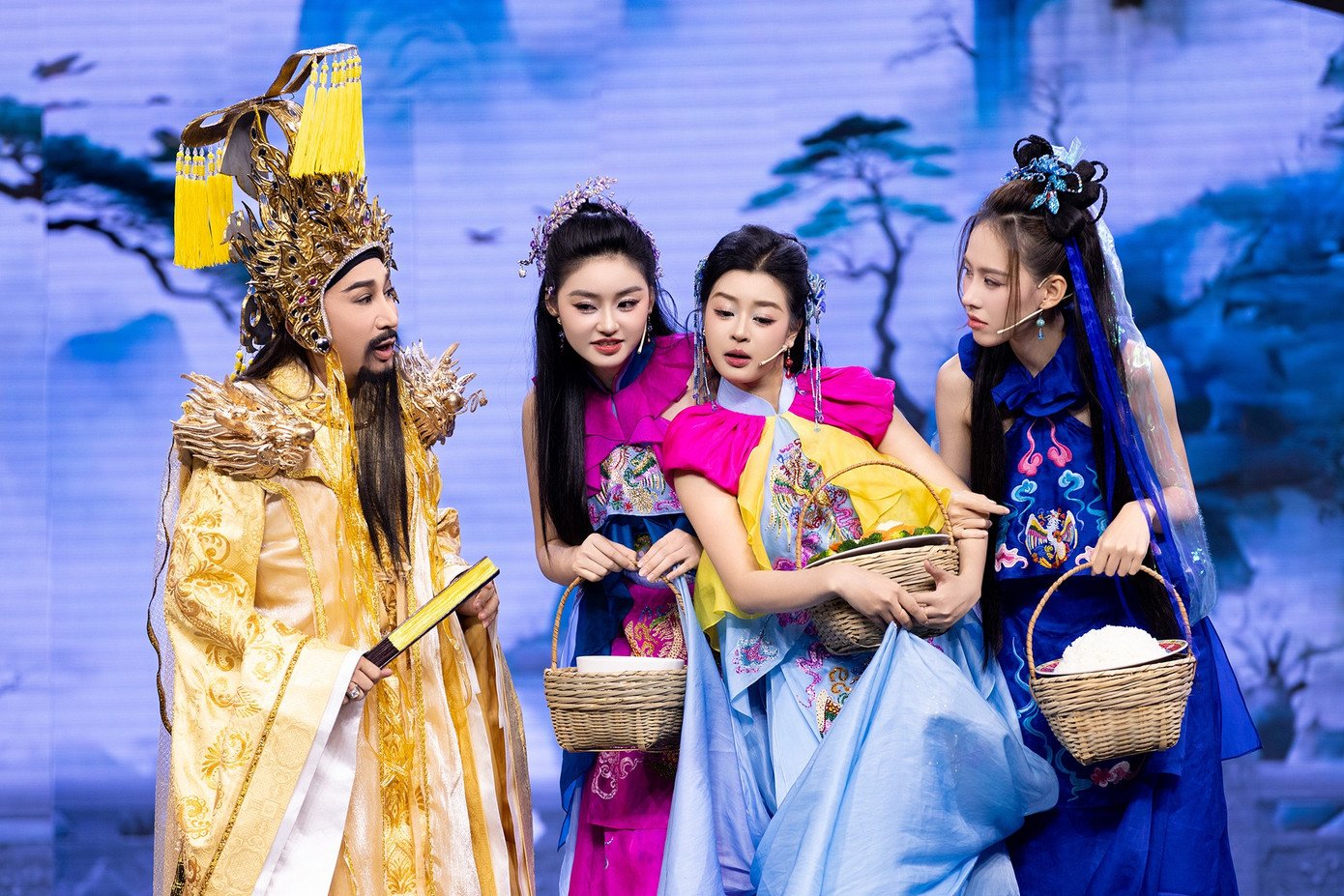 Tạo hình của Á hậu Ngọc Hằng và các người đẹp trong Táo Xuân 2026.