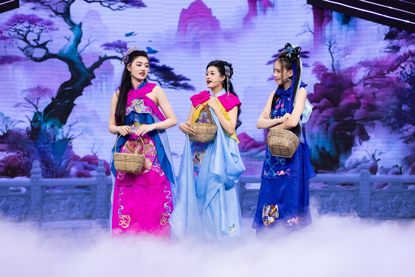 Tạo hình của Á hậu Ngọc Hằng và các người đẹp trong Táo Xuân 2026.