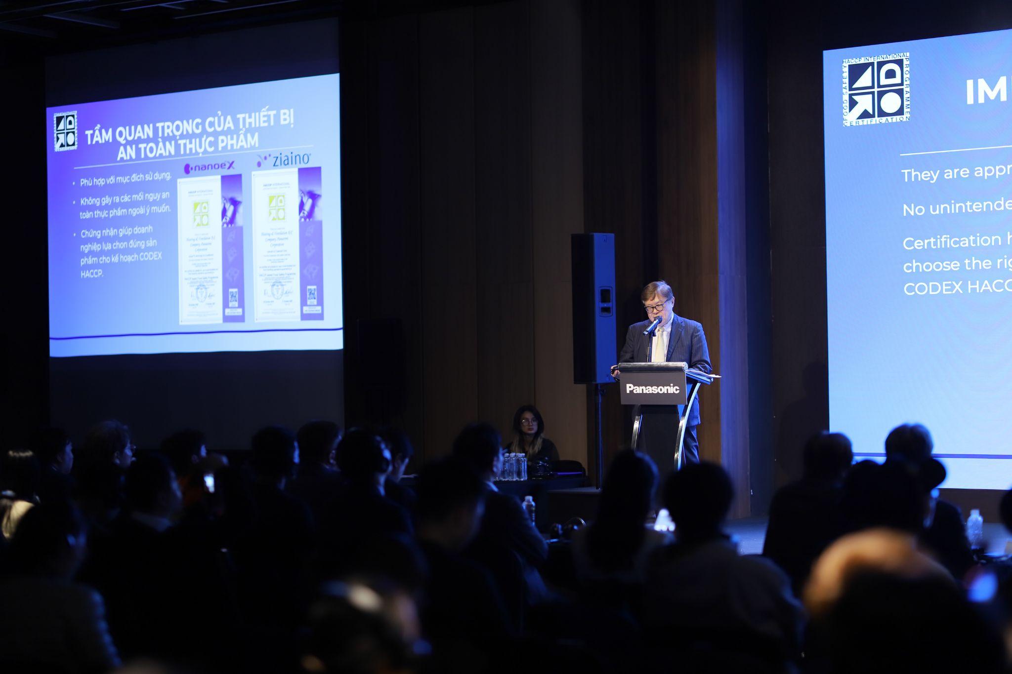 Ông Nigel Asai - Đại diện HACCP International chia sẻ về tầm quan trọng của giải pháp không khí trong an toàn thực phẩm