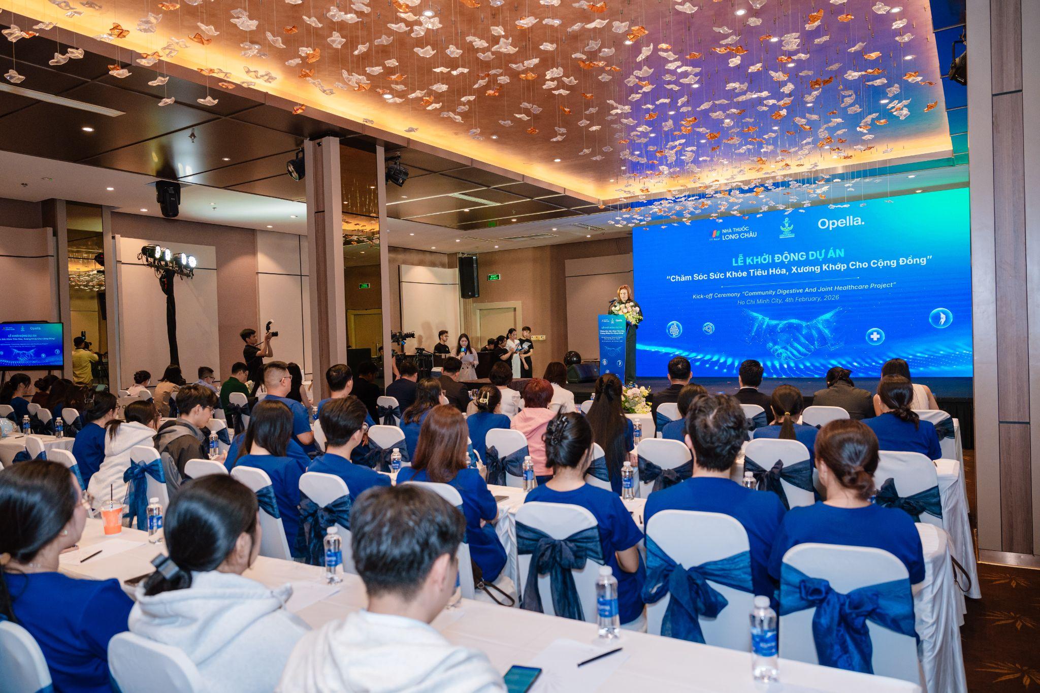 Hơn 150 dược sĩ Long Châu có dịp cập nhật kiến thức và trao đổi chuyên môn với các chuyên gia trong lĩnh vực tiêu hoá, xương khớp.