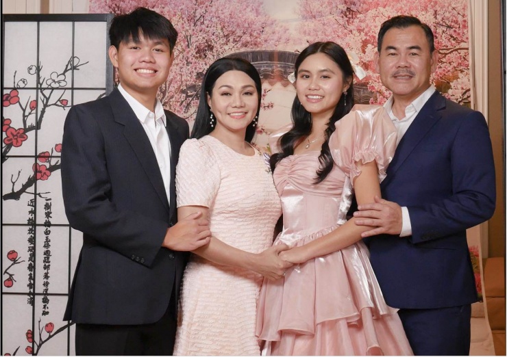 Gia đình NSƯT Ngọc Huyền. Ảnh: FBNV