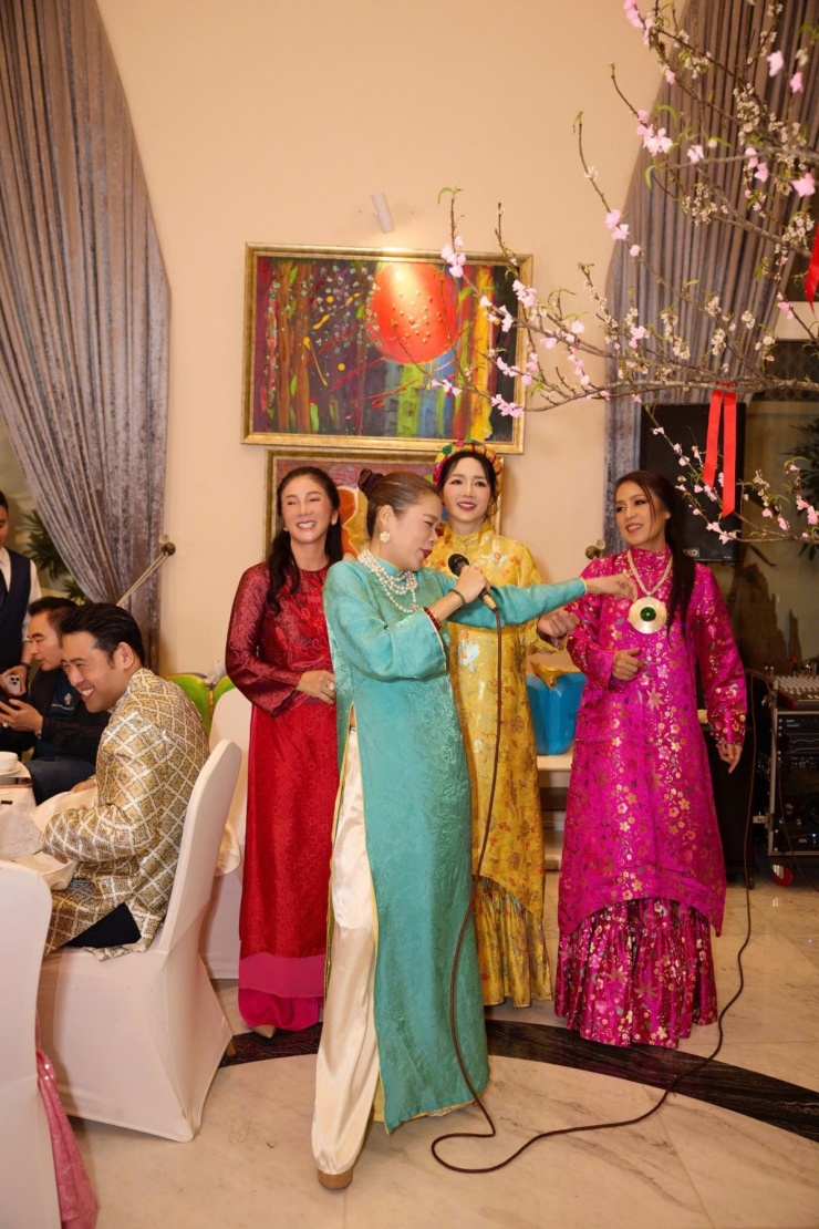 Giáng My đãi tiệc tất niên 100 khách tại biệt thự 1.000 m2 - 4