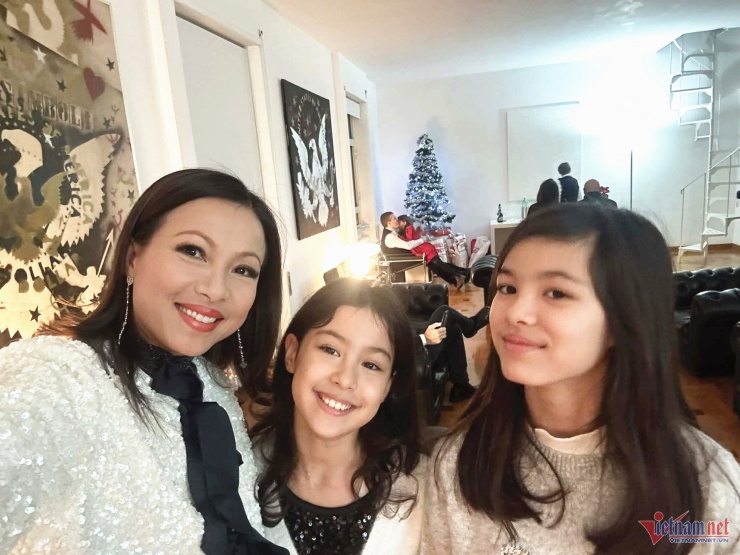 Hai con gái "càng lớn càng điệu" của hoa hậu Ngô Mỹ Uyên.&nbsp;