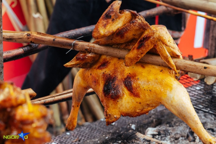 Gà đồi nướng Gia Lai, bún mắm Châu Đốc hút khách tại hội chợ mùa Xuân - 4