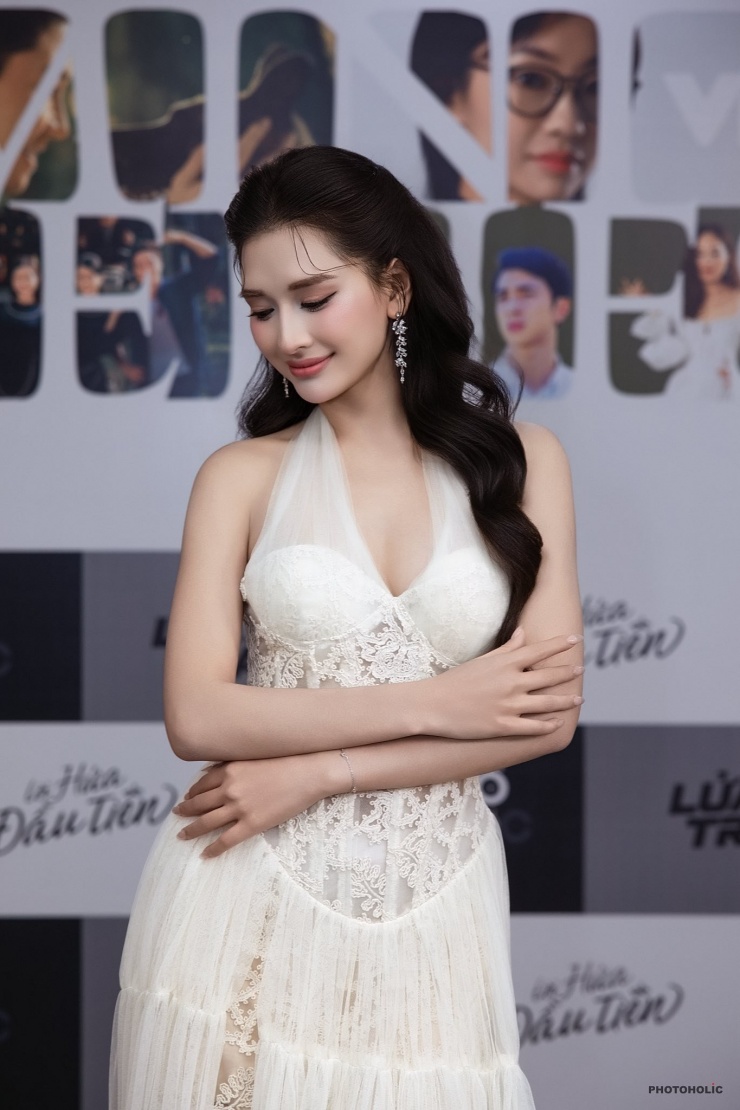 &nbsp;Yến My gợi cảm tại sự kiện ra mắt phim với phong cách khác hẳn nhân vật.&nbsp;