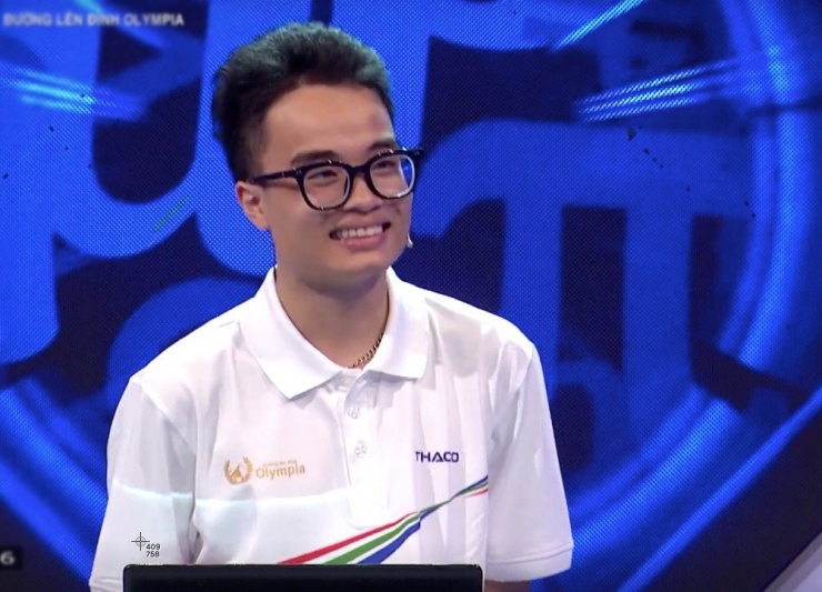 Trí Anh là thí sinh đầu tiên thi về đích.