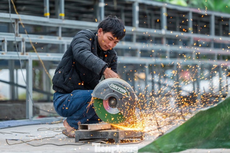Linh vật 'Bát mã truy phong' xuất hiện bên vịnh Hạ Long - 5