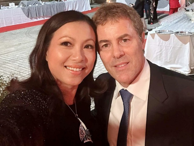 Chung sống không hôn thú, hoa hậu Ngô Mỹ Uyên và chồng giáo sư giữ tiền ra sao?