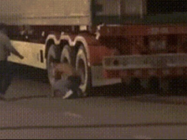 Nguyên nhân người đàn ông cầm hung khí liên tiếp đánh, chém người khác