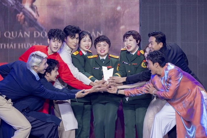 Bộ phim "Mưa đỏ" được trao danh hiệu Phim điện ảnh của năm.