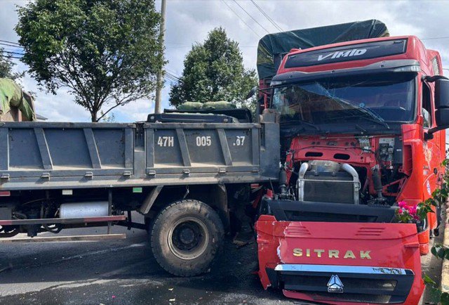 Xe đầu kéo do anh L. điều khiển đã tông liên hoàn các phương tiện đi cùng chiều.