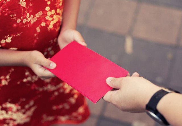 Cô cho rằng nếu ngày đó bố mẹ không nhận số tiền quá lớn, bố mẹ chồng và chồng cô đã không phải vất vả suốt nhiều năm như vậy. Ảnh minh họa