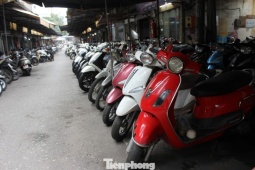 Chợ xe máy Hà Nội ảm đạm chưa từng có, tiểu thương tính bỏ nghề