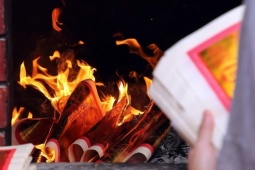 Vì sao người Trung Quốc thường đốt ngựa giấy trong các sự kiện quan trọng?