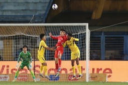 Video bóng đá Thể Công Viettel - SLNA: Hàng thủ tệ hại, vụn vỡ ở Hàng Đẫy (V-League)