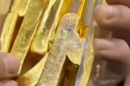 Chủ tiệm kim hoàn quét nhà thu được 1,7kg bột vàng trị giá gần 7 tỷ đồng trong một tháng