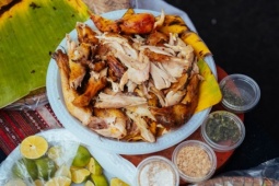 Gà đồi nướng Gia Lai, bún mắm Châu Đốc hút khách tại hội chợ mùa Xuân