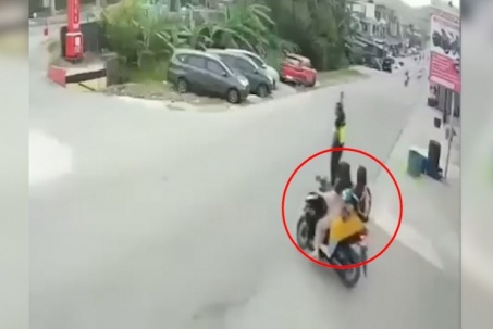 Clip: Ninja đứng chờ người xin đường & pha xử lý khiến ai cũng ngỡ ngàng