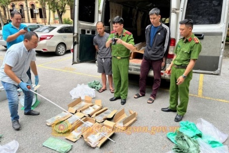 Giá bạc tăng 'chóng mặt': Lộ đường dây buôn lậu quy mô lớn