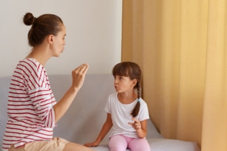 Đừng để quá muộn: 3 kiểu nói chuyện của cha mẹ tưởng hay nhưng khiến con xa cách cả đời