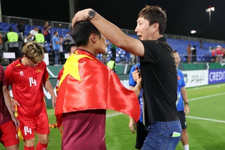 Bí mật hậu trường giúp U23 Việt Nam thăng hoa, sức hút đặc biệt của HLV Kim Sang Sik