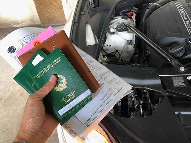 Chuẩn bị kỹ giấy tờ tùy thân và giấy tờ liên quan đến xe.&nbsp;