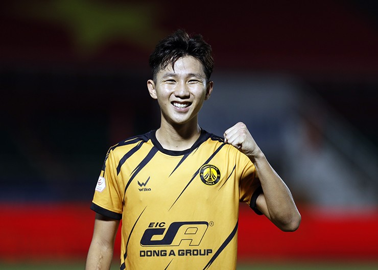 Damoth Thongkhamsavat, tuyển thủ quốc gia Lào tỏa sáng giúp Thanh Hóa giành 3 điểm quan trọng trước CLB Công an TP.HCM. Ngay cả HLV Lê Huỳnh Đức cũng dành lời khen ngợi cho những nỗ lực của các cầu thủ Thanh Hóa rằng: "Hôm nay, CLB Công an TP.HCM đã chơi hay. Nhưng các cầu thủ Thanh Hóa còn chơi hay hơn và họ xứng đáng thắng với tinh thần thi đấu tuyệt vời như vậy".