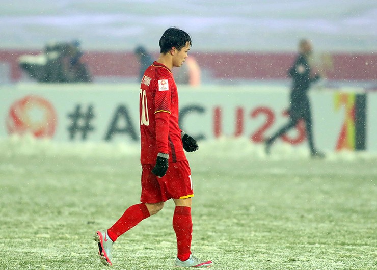 Công Phượng lặng lẽ sau khi U23 Việt Nam thua U23 Uzbekistan ở chung kết U23 châu Á 2018.
