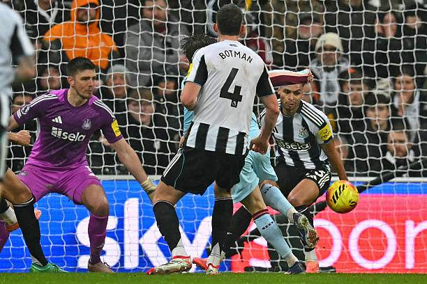 Trực tiếp bóng đá Newcastle - Brentford: Sai lầm phòng ngự, Brentford lại vượt lên (Ngoại hạng Anh) (Hết giờ) - 5