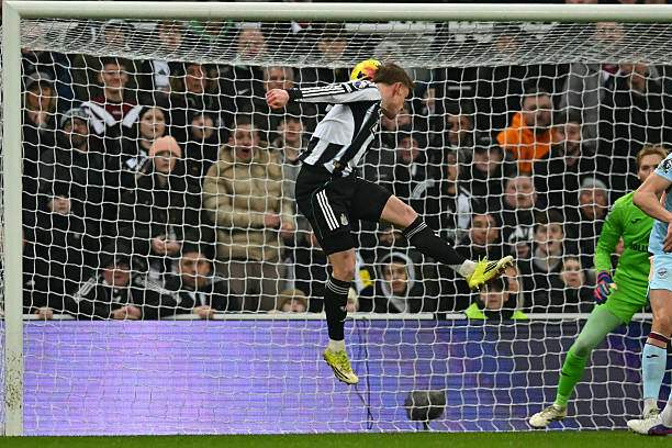 Trực tiếp bóng đá Newcastle - Brentford: Sai lầm phòng ngự, Brentford lại vượt lên (Ngoại hạng Anh) (Hết giờ) - 8