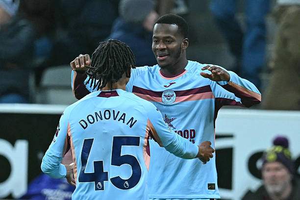 Ouattara ghi bàn thắng quyết định cho Brentford ở phút 85