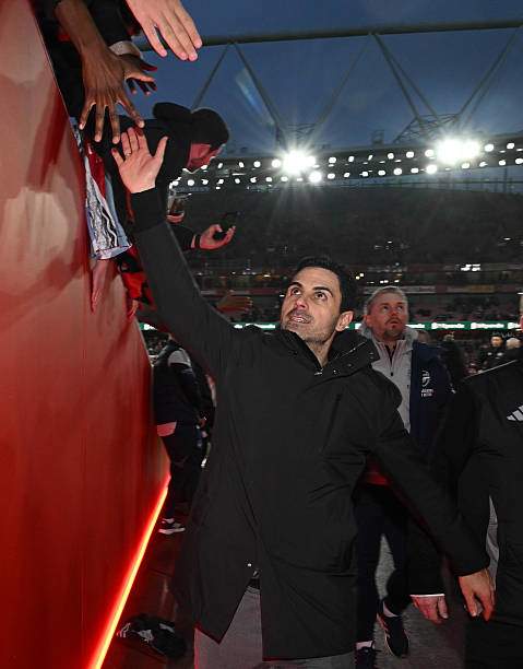 Mọi thứ đang trở nên quá thuận lợi cho HLV Arteta