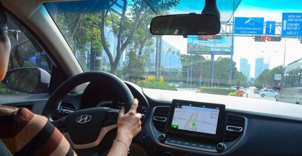 Lái xe đường dài đòi hỏi sự tập trung và kinh nghiệm xử lý tình huống.