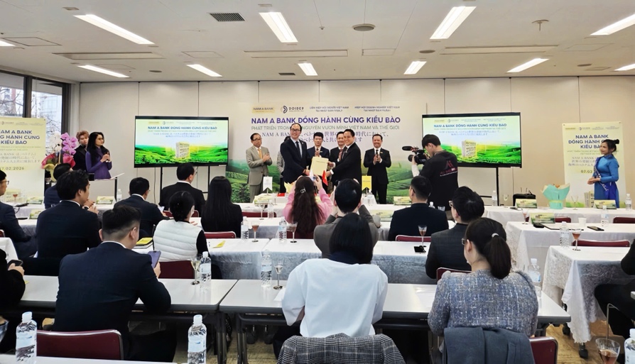 Đại diện Nam A Bank ký kết hợp tác cùng Liên hiệp hội Người Việt Nam tại Nhật Bản (VUAJ).