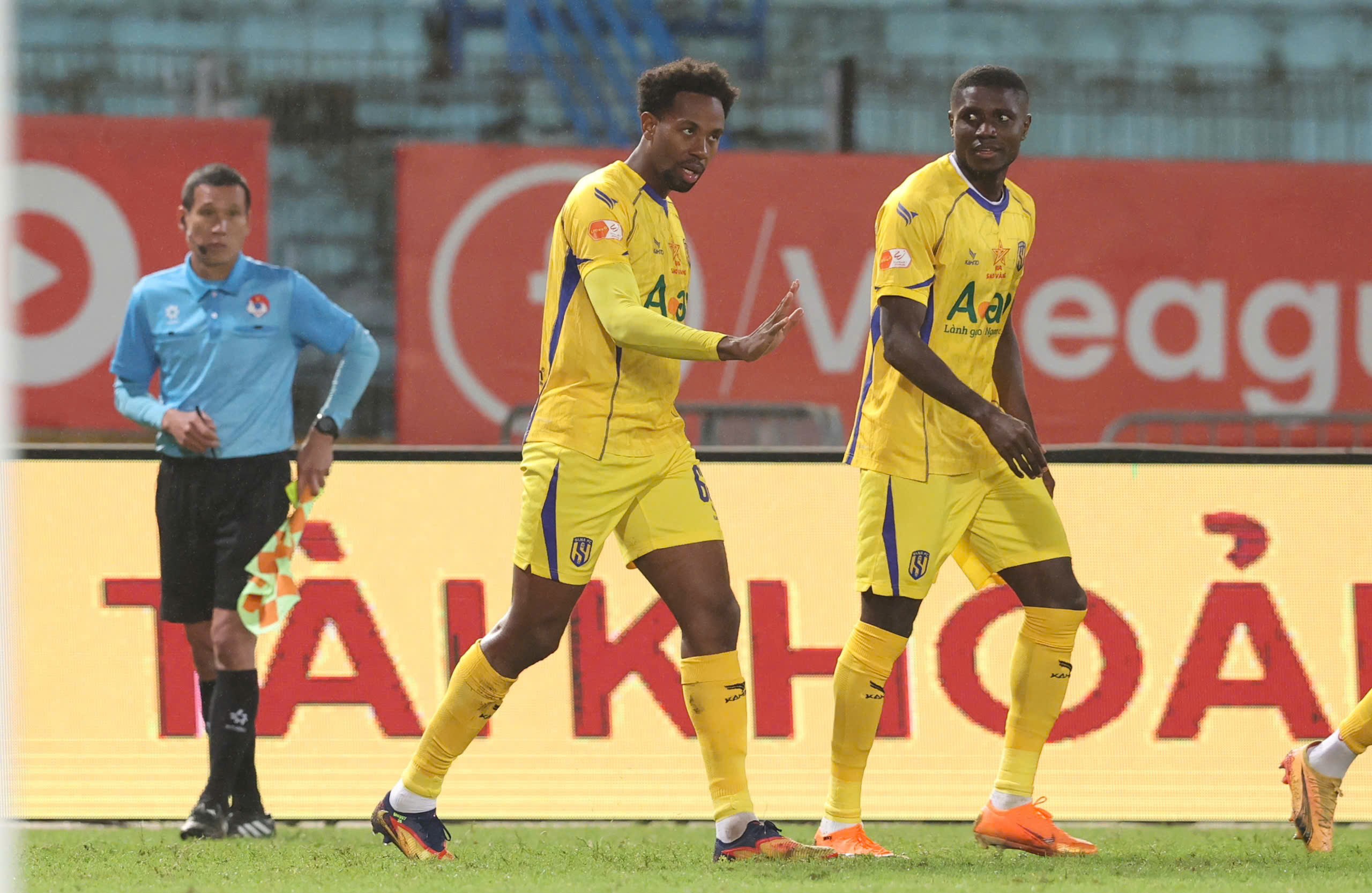 Trực tiếp bóng đá Thể Công Viettel - SLNA: Thất bại tan nát (Hết giờ) - 1