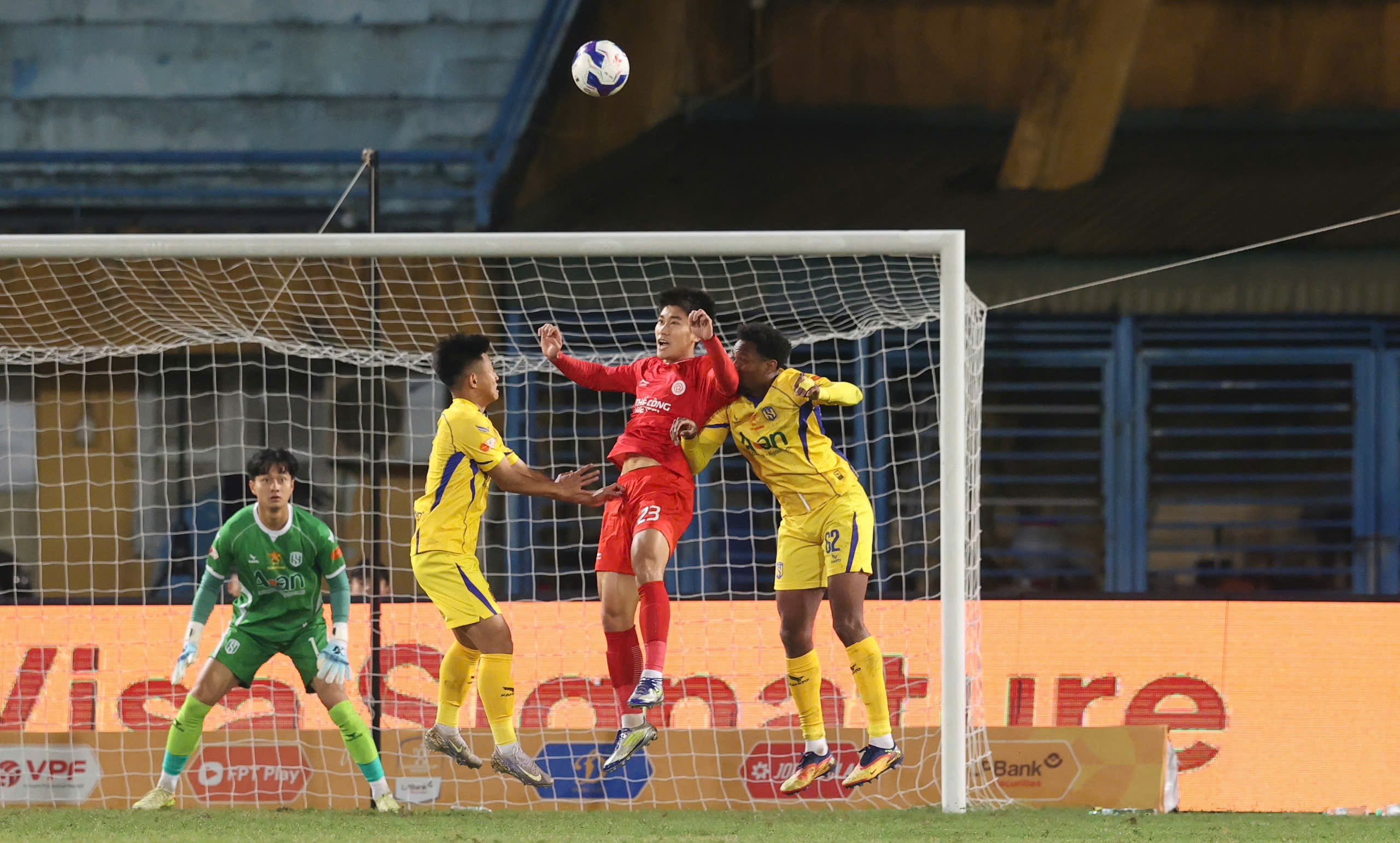 Trực tiếp bóng đá Thể Công Viettel - SLNA: Thất bại tan nát (Hết giờ) - 5