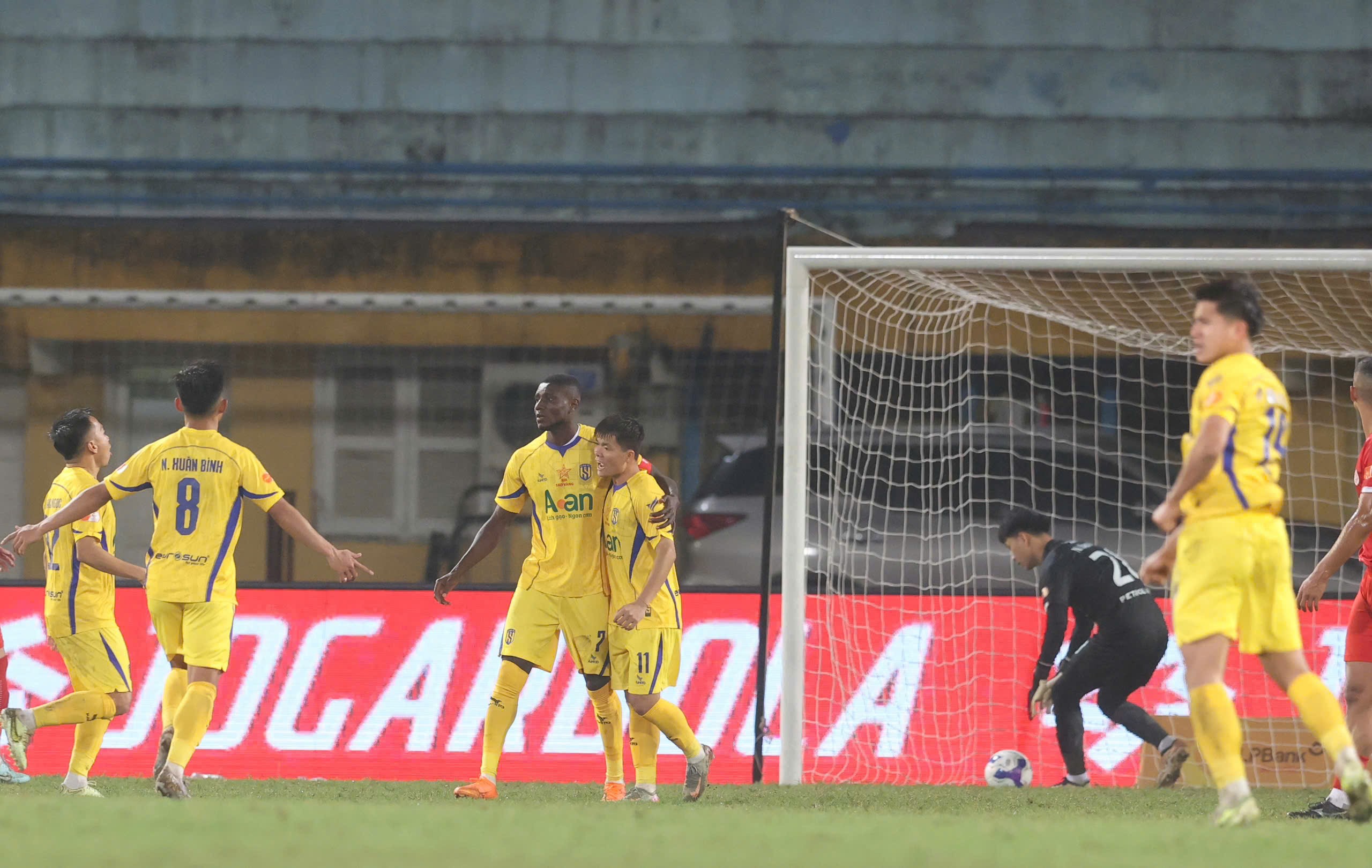 Trực tiếp bóng đá Thể Công Viettel - SLNA: Thất bại tan nát (Hết giờ) - 6