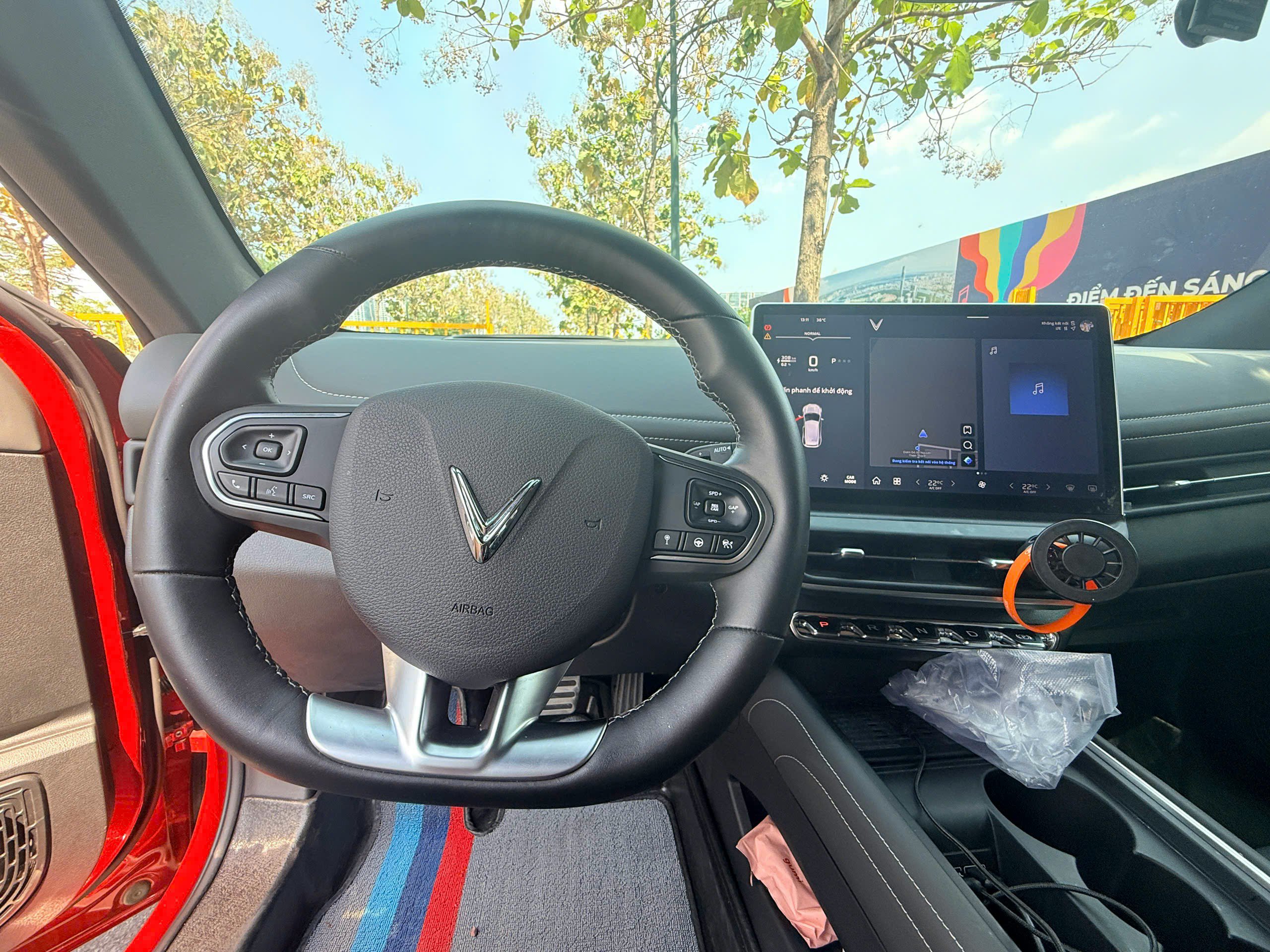 Khoang nội thất VinFast VF 7 mang đến cảm nhận về sự sang trọng, cao cấp với lối thiết kế tối giản.