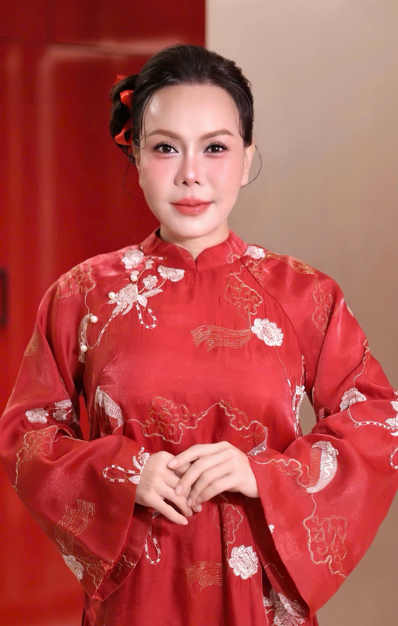 Việt Hương chia sẻ hình ảnh chứng nhận vinh danh nhờ vai Hai Nhị trong "Chị dâu".