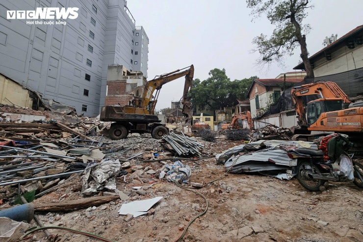 Sau di dời dân cư, khu vực ven Hồ Gươm bắt đầu thi công quảng trường - 2