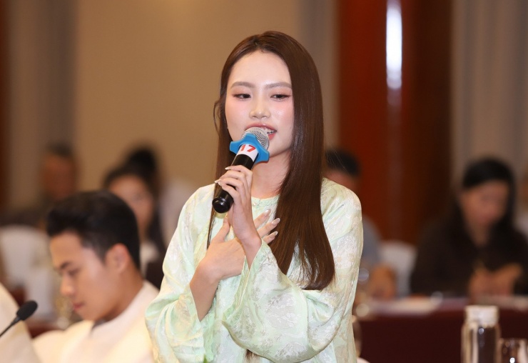 Ca sĩ Phương Mỹ Chi lo ngại tin giả làm ảnh hưởng uy tín nghệ sĩ.