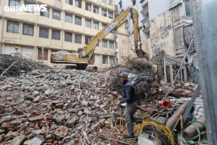 Sau di dời dân cư, khu vực ven Hồ Gươm bắt đầu thi công quảng trường - 10