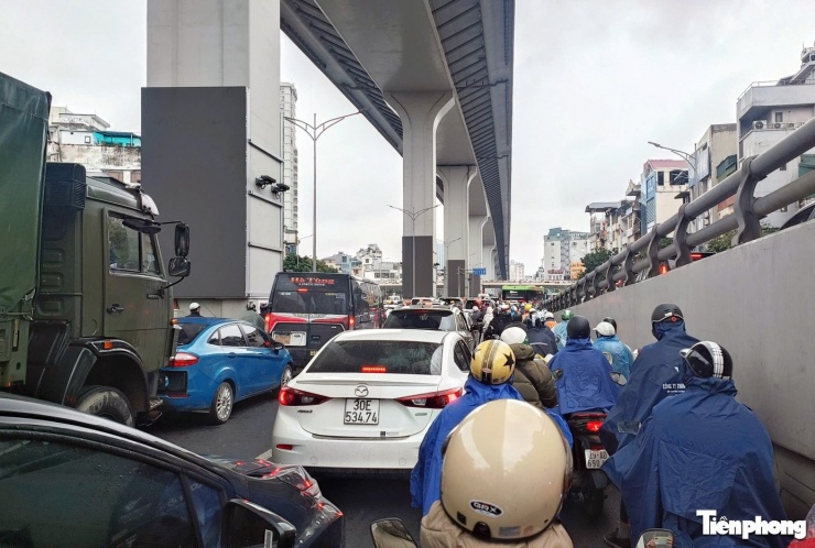 Đường Trường Chinh hướng đi Giải Phóng đông phương tiện, di chuyển chậm.