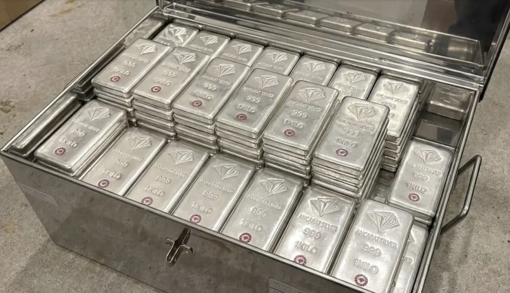 Trong 2 tuần qua, giá bạc thỏi đã sụt giảm mạnh. (Ảnh: Ancarat)