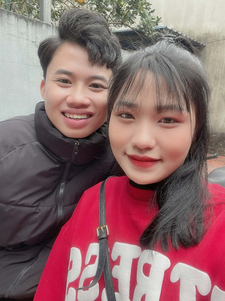 Vợ chồng Trang được nhiều người khen ngợi về lòng dũng cảm, sẵn sàng cứu giúp người gặp nạn&nbsp;