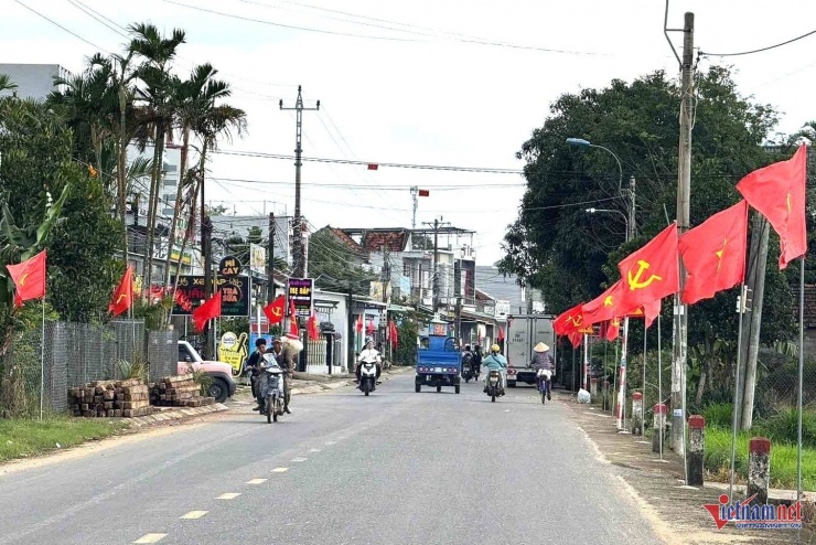 Không khí Tết đang về với người dân "rốn lũ" Hòa Thịnh. Ảnh: Hải Dương