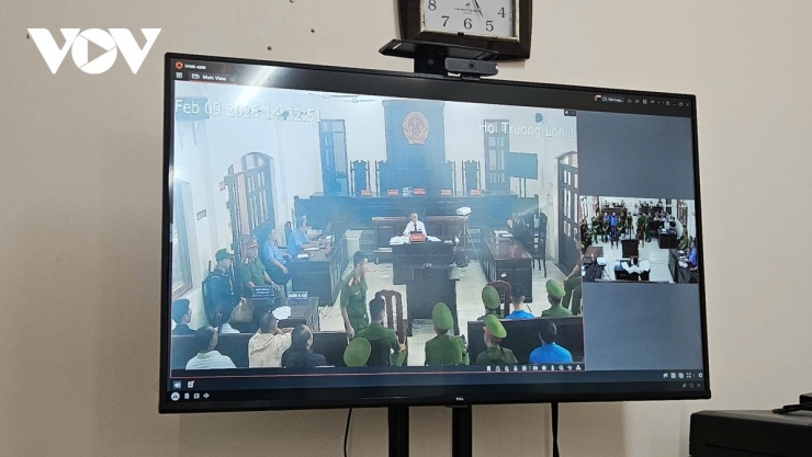 TAND tỉnh Đồng Nai bố trí màn hình bên ngoài để người dân theo dõi&nbsp;