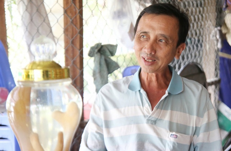 Anh Thảo chia sẻ bí quyết chăm sóc, lấy nhung hươu. Ảnh: H.B